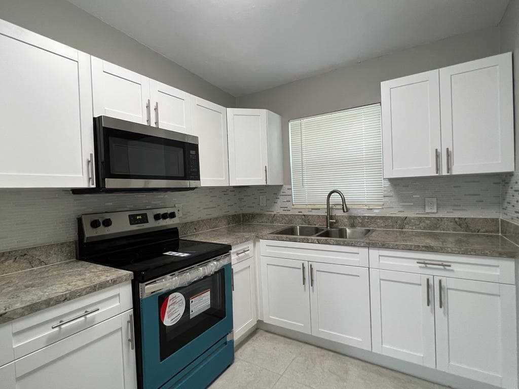 3990 Plum Tree Drive, Lake Worth FL 33462 photo 2