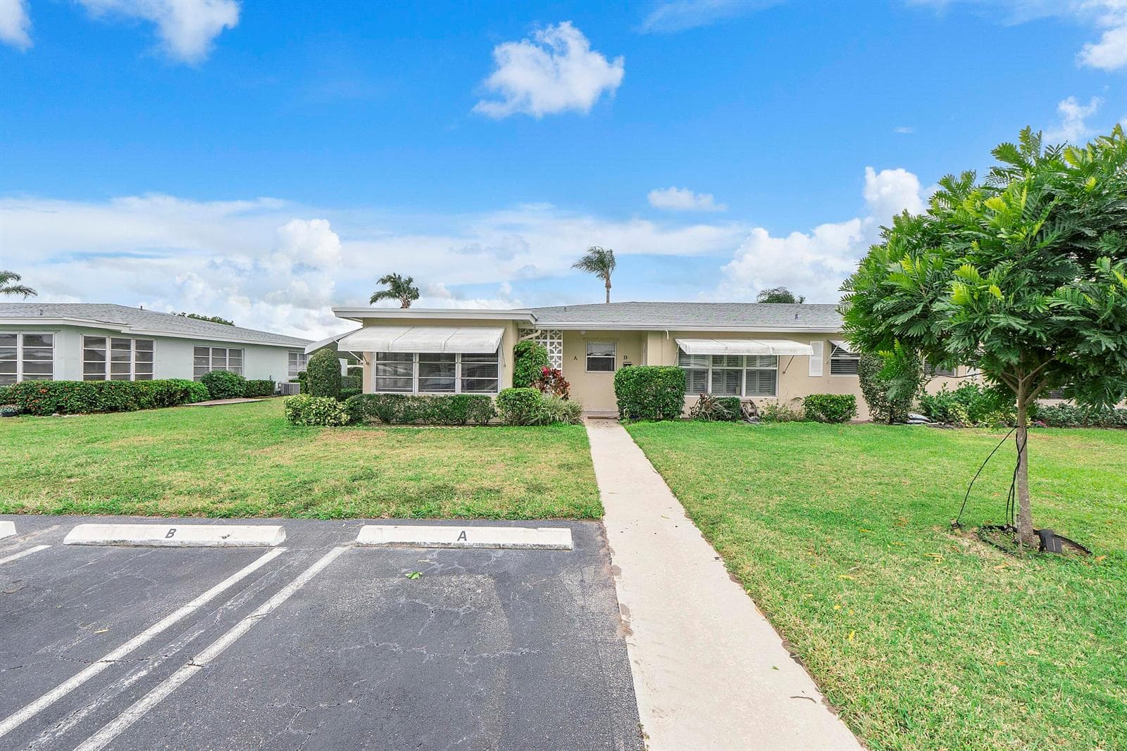 212 High Point Terrace W # A, Delray Beach FL 33445 photo 2