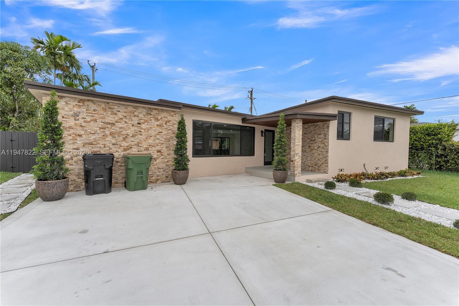 141 NE 122nd St, North Miami FL 33161 photo 2