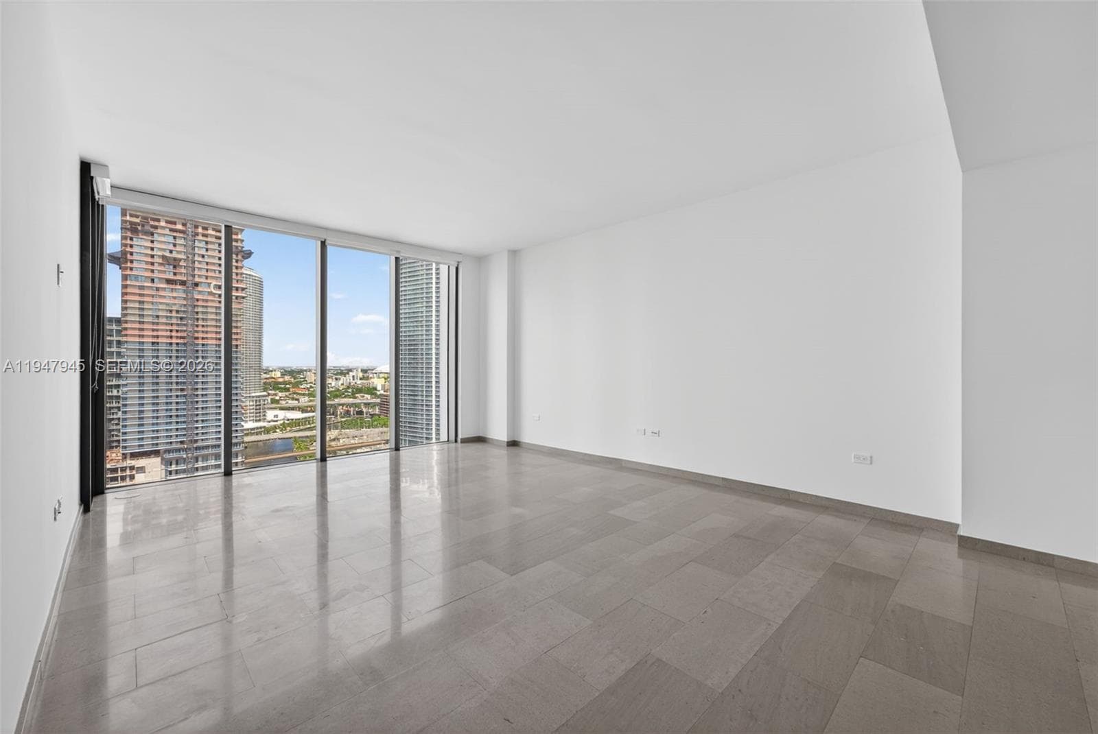 68 SE 6th St # 2110, Miami FL 33131 photo 2