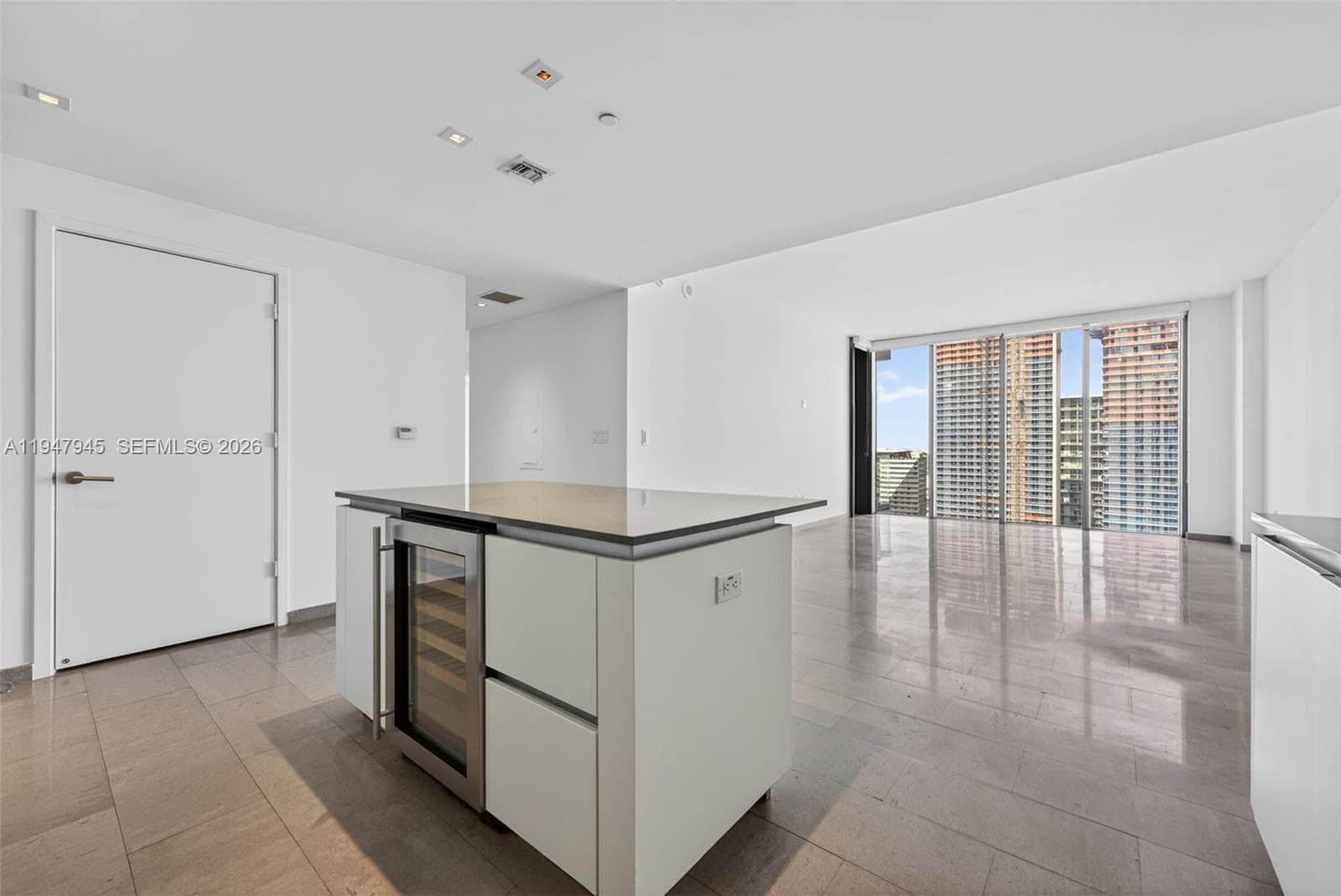 68 SE 6th St # 2110, Miami FL 33131 photo 5