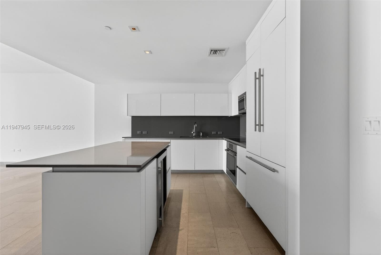 68 SE 6th St # 2110, Miami FL 33131 photo 4