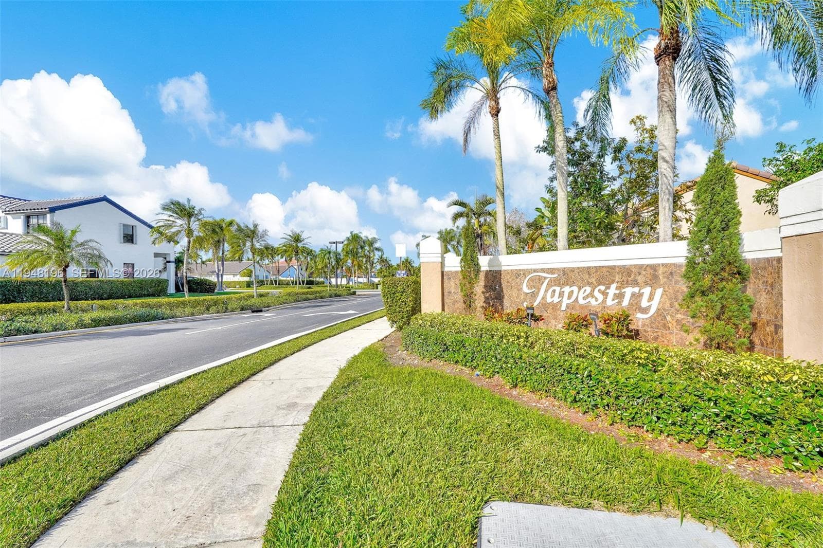 1975 NW 191st Ave, Pembroke Pines FL 33029 photo 2