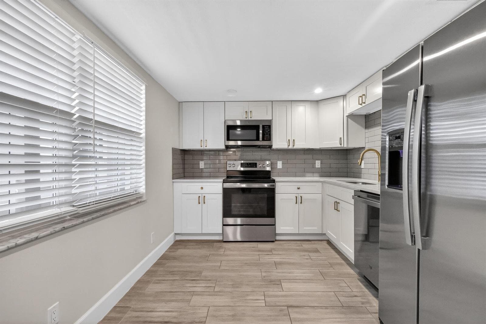 545 Oaks Lane # 409, Pompano Beach FL 33069 photo 3