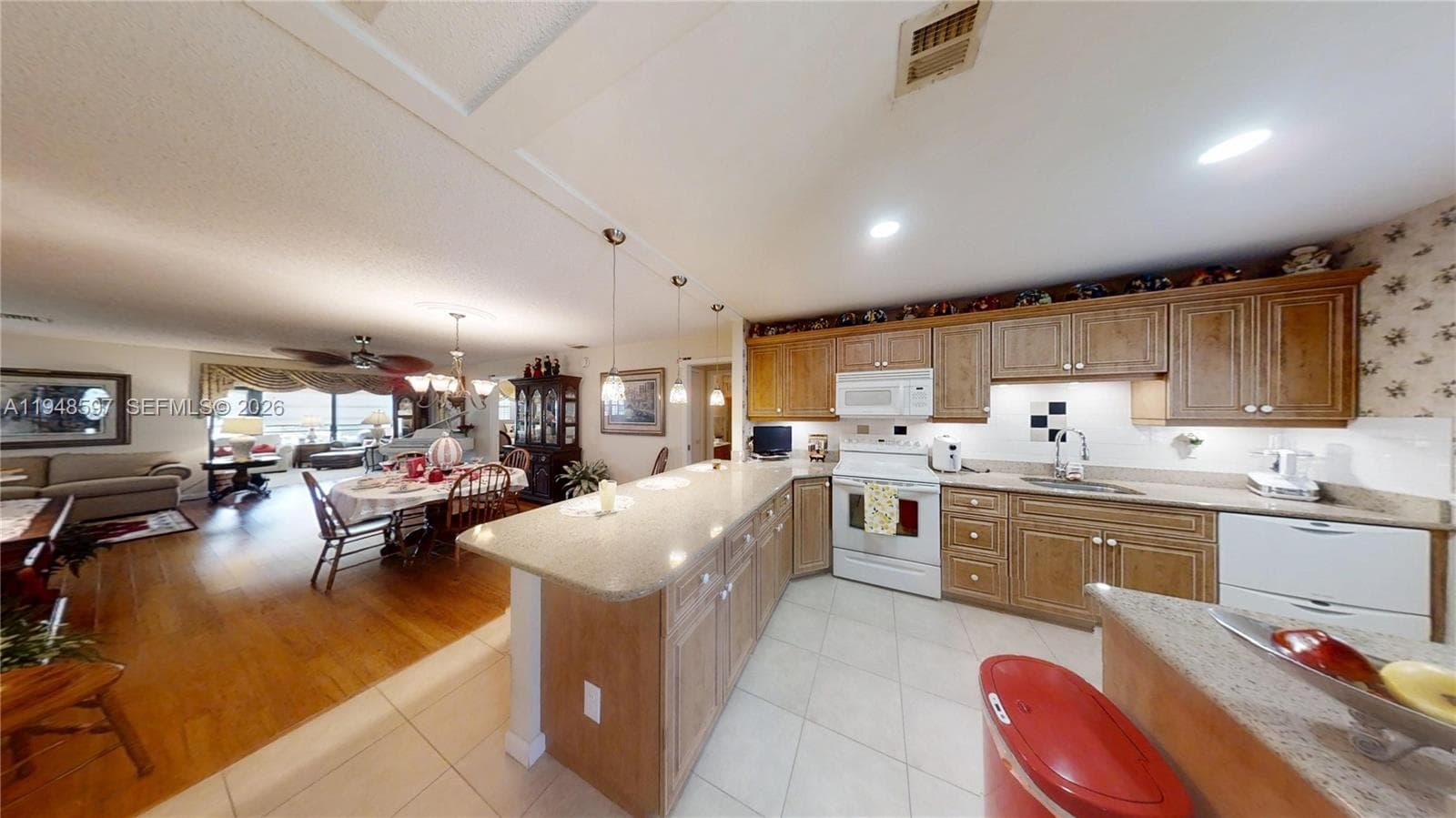 1527 Edgewater Circle, Fort Myers FL 33919 photo 2
