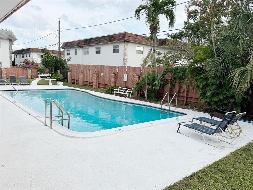 230 SW 1st Street # 8, Pompano Beach FL 33060 photo 2