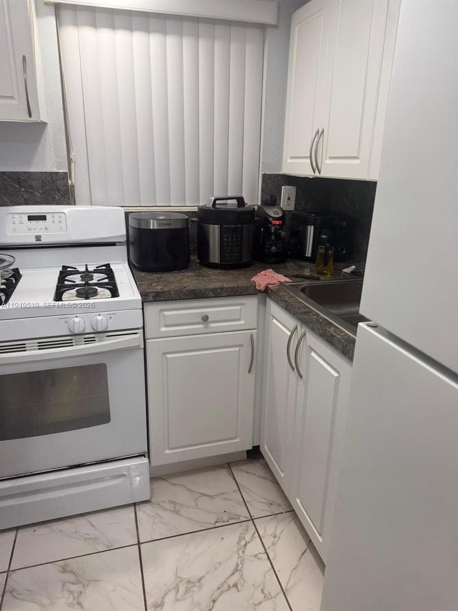 350 E 21st St # 108, Hialeah FL 33010