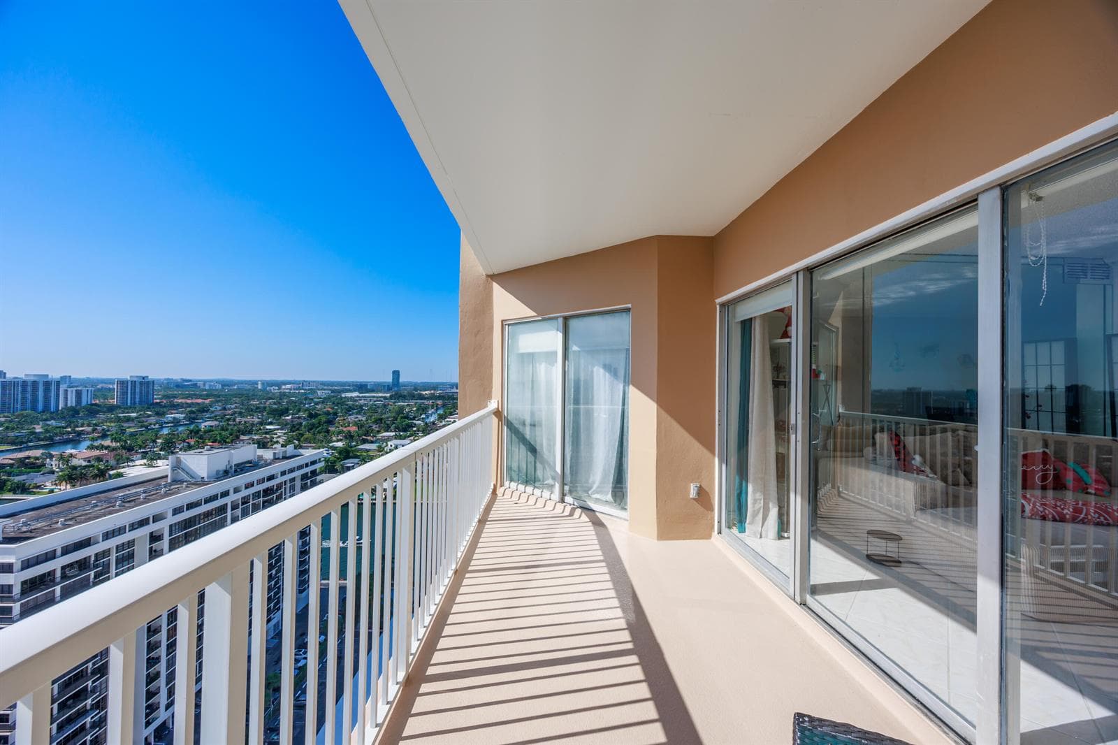 1985 S Ocean Drive, Hallandale Beach FL 33009 photo 3