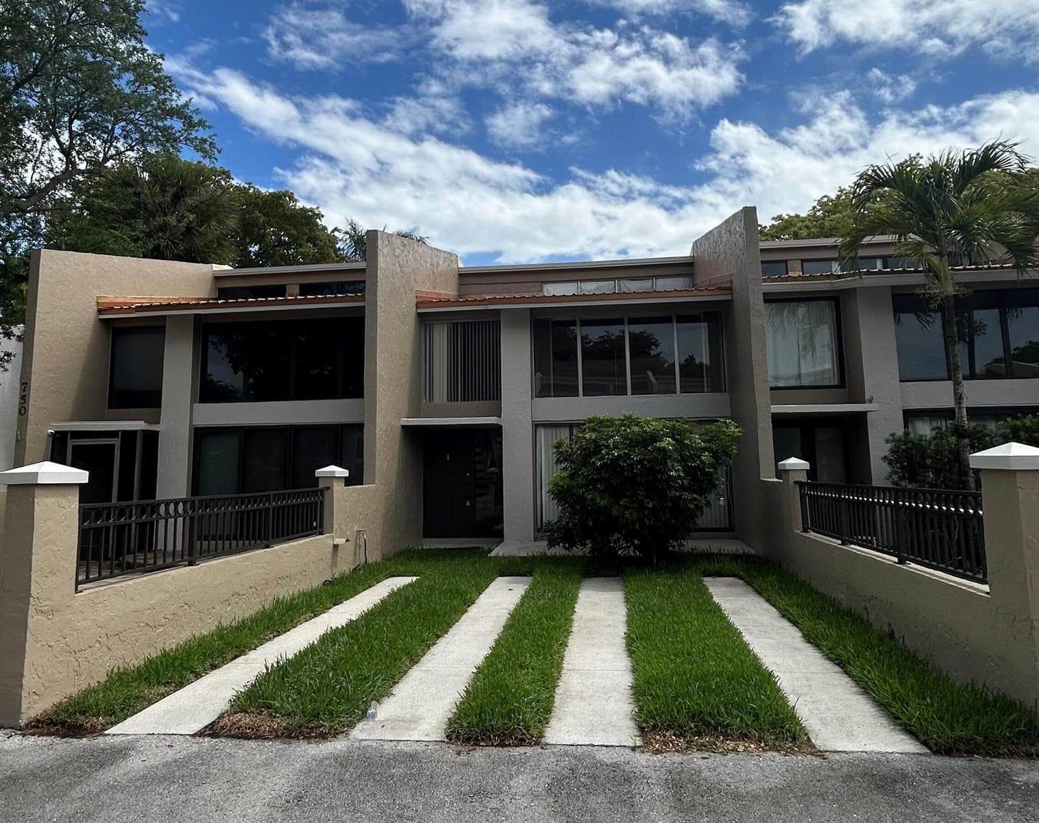 750 E Coco Plum Circle # 2, Plantation FL 33324