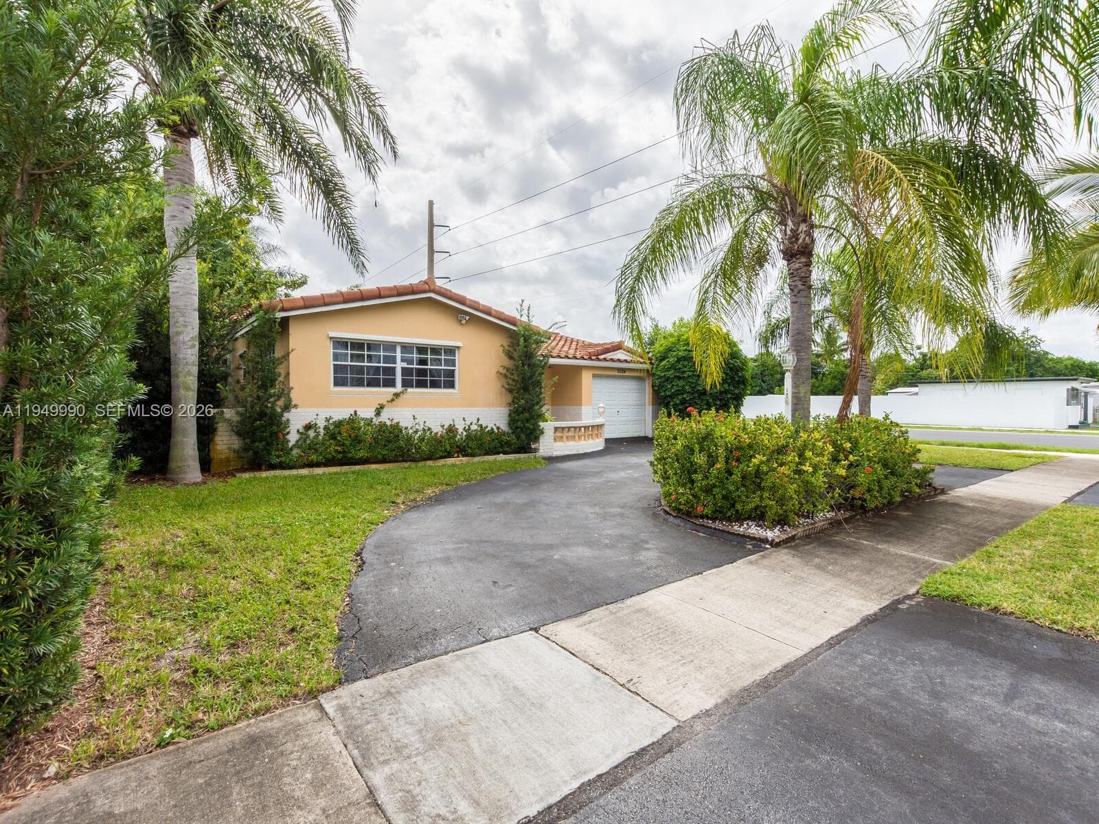 5524 Garfield St, Hollywood FL 33021 photo 3
