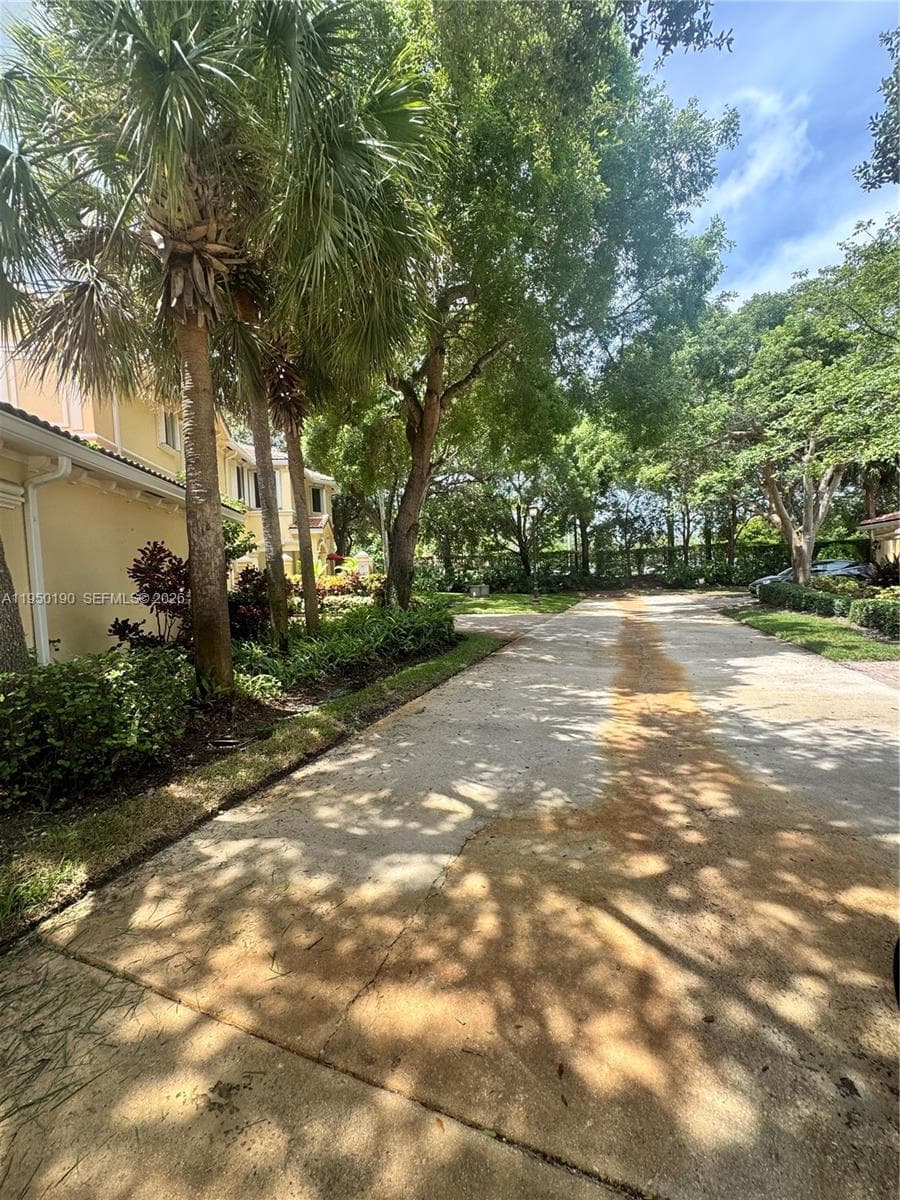 1659 Passion Vine Cir # 4, Weston FL 33326 photo 3