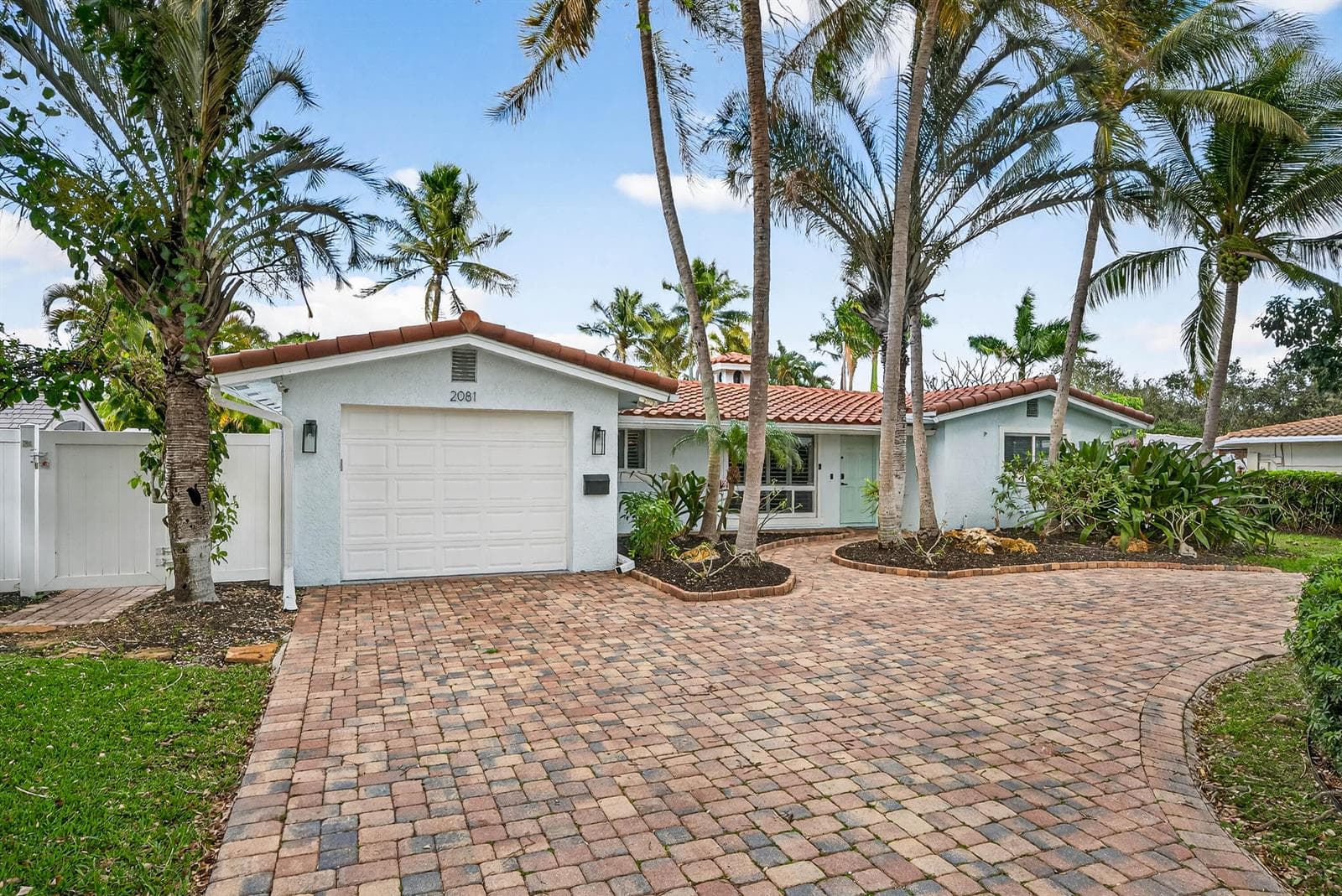 2081 NE 25th Street, Lighthouse Point FL 33064 photo 2