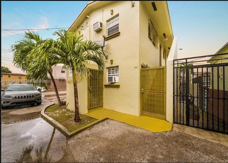 1500 NW 69th Ter, Miami, FL 33147 photo 4