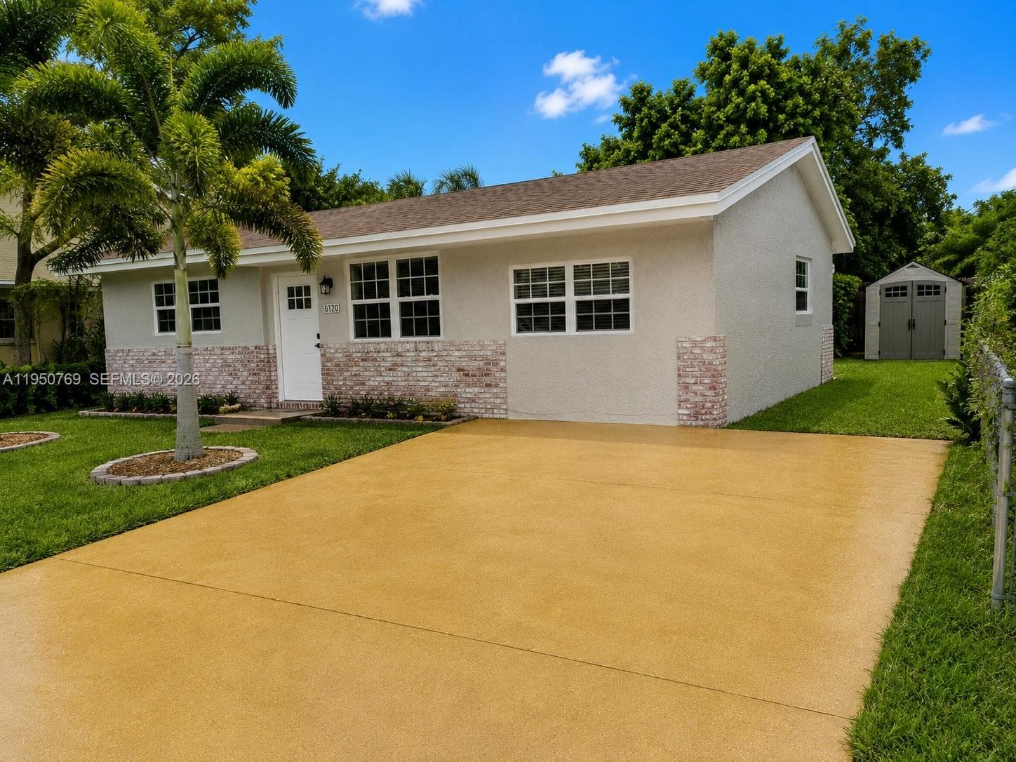 6120 SW 19th St, North Lauderdale FL 33068