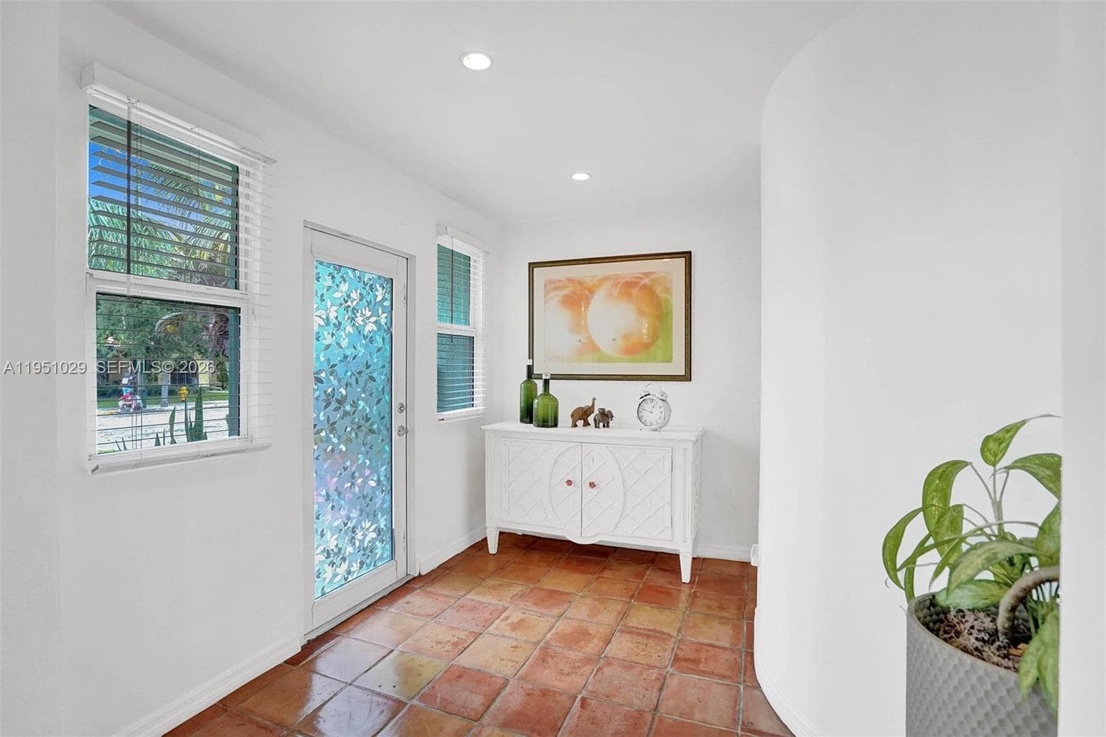7525 W Treasure Dr, North Bay Village FL 33141 photo 3