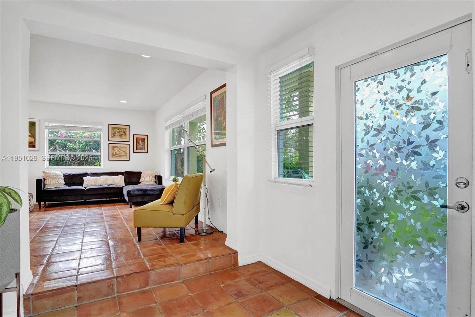 7525 W Treasure Dr, North Bay Village FL 33141 photo 4