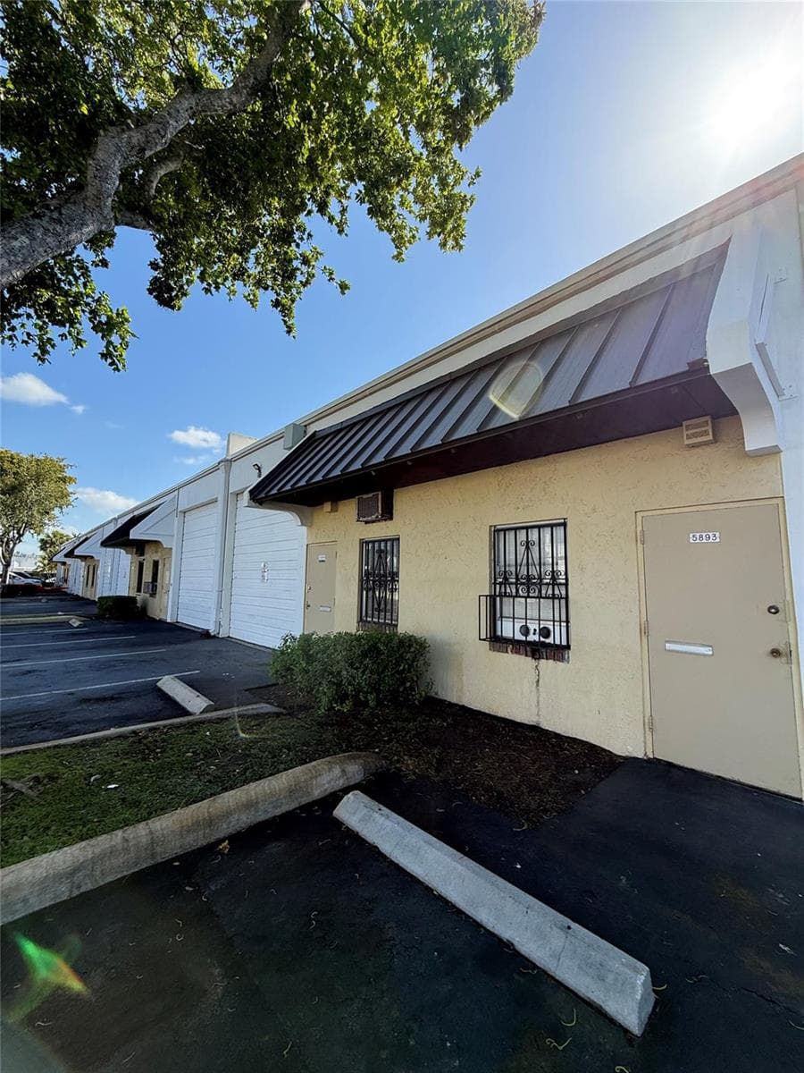5853 SW 21st Street, West Park FL 33023