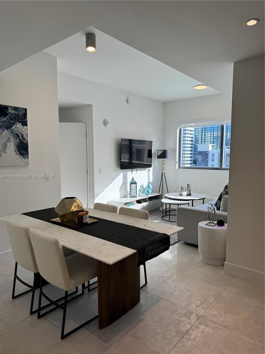 239 SW 9th St # 1405, Miami FL 33130 photo 2