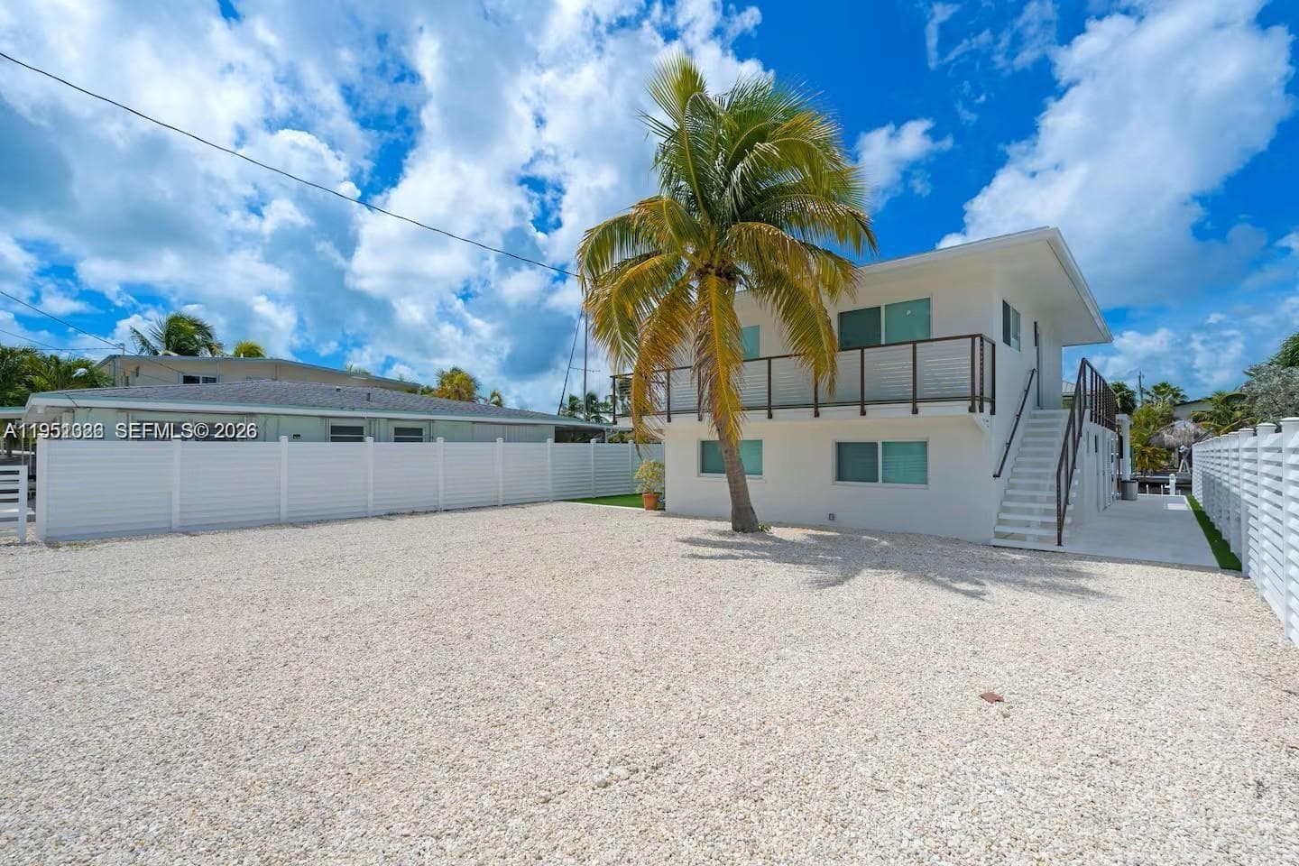 125 Gardenia St, Plantation Key FL 33070 photo 2