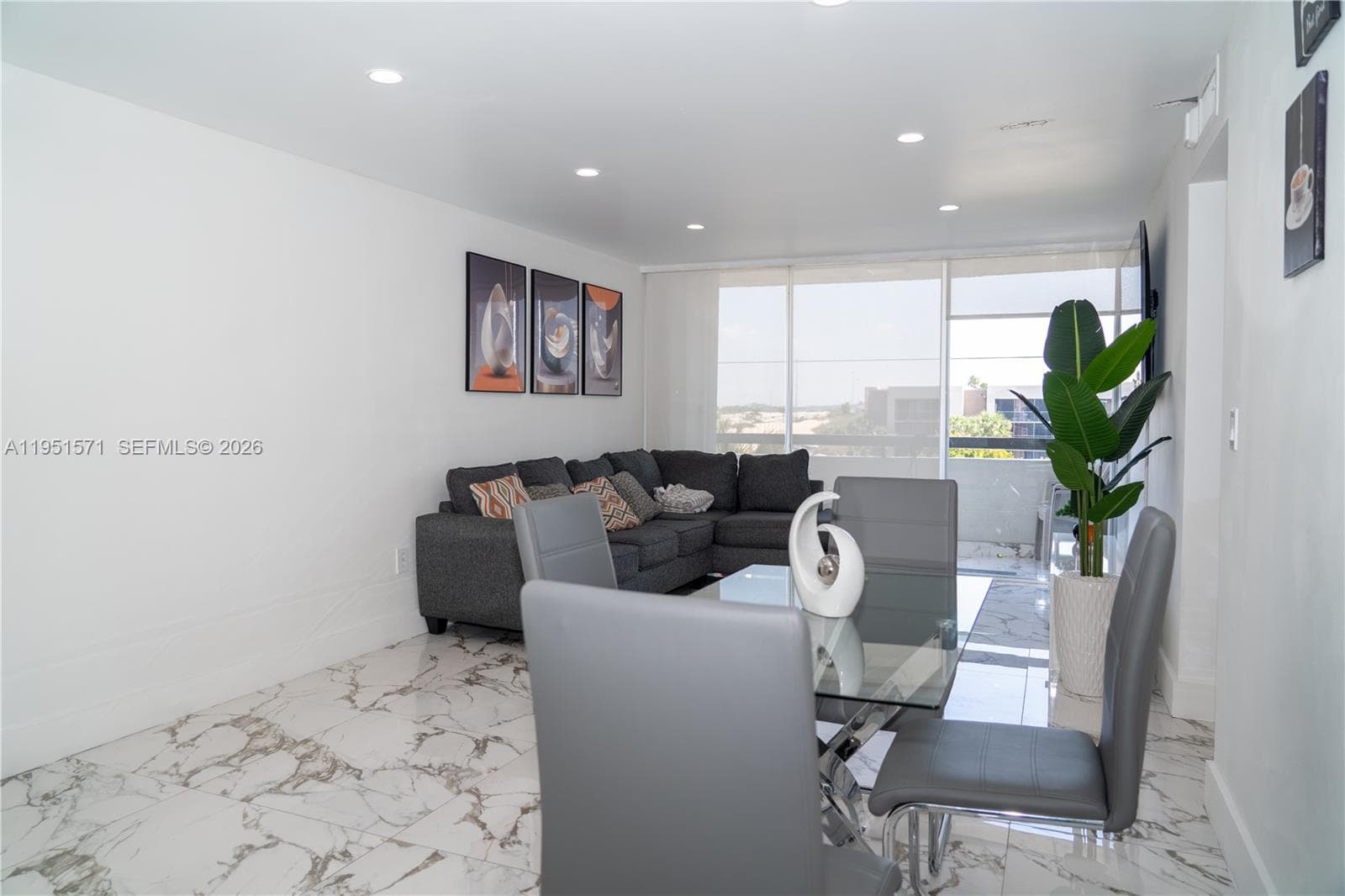 854 NW 87th Ave # 405, Miami FL 33172 photo 4