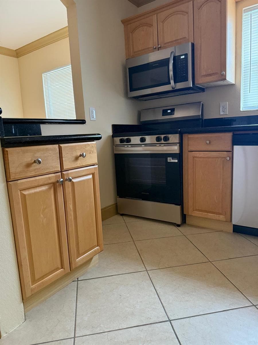 744 NE 14th Avenue # 12, Fort Lauderdale, FL 33304 photo 4