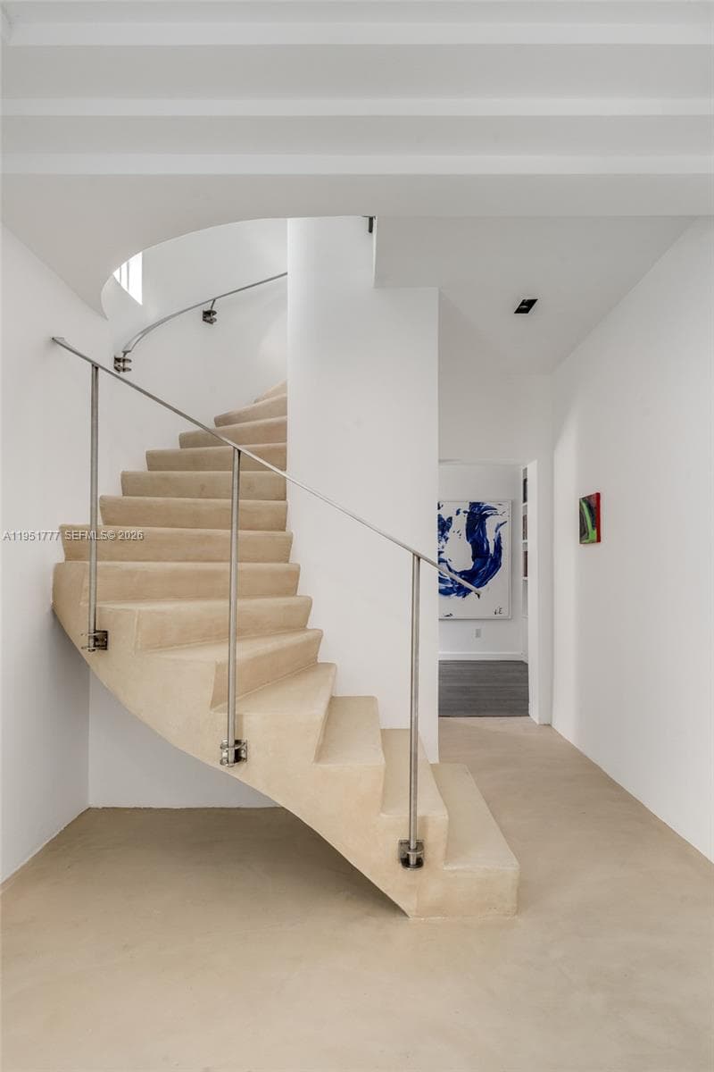3325 Pine Tree Dr, Miami Beach FL 33140 photo 2