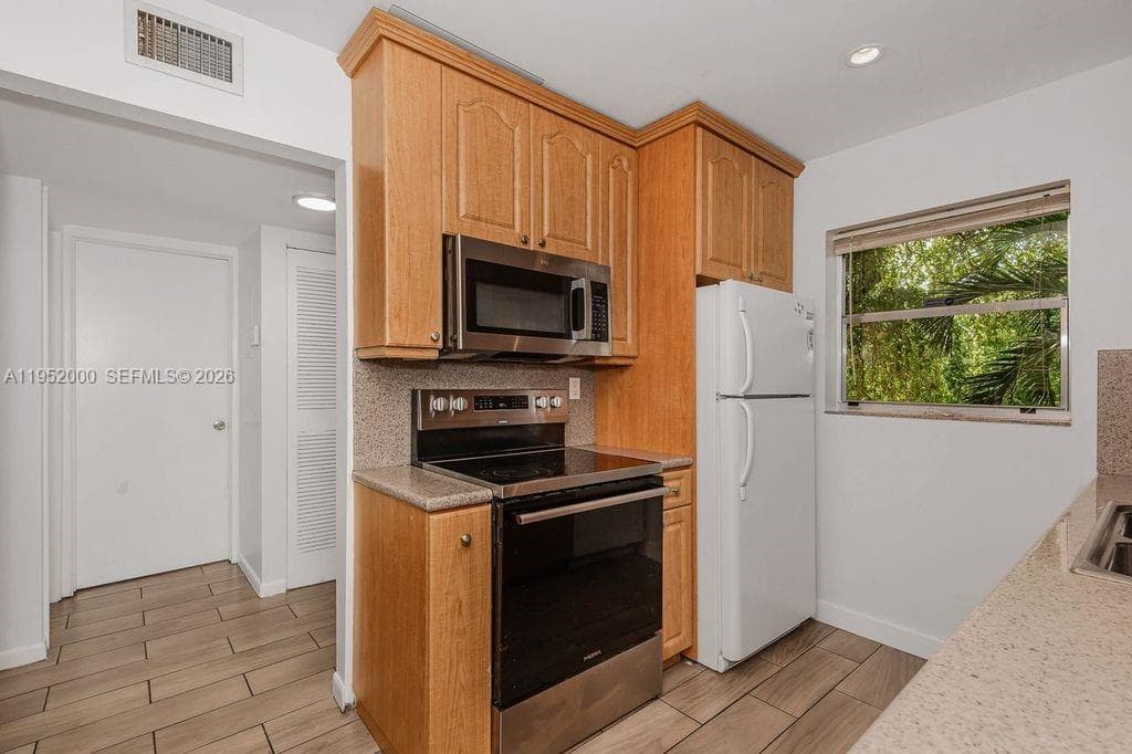 4111 Stirling Rd # 308, Dania Beach FL 33314 photo 3