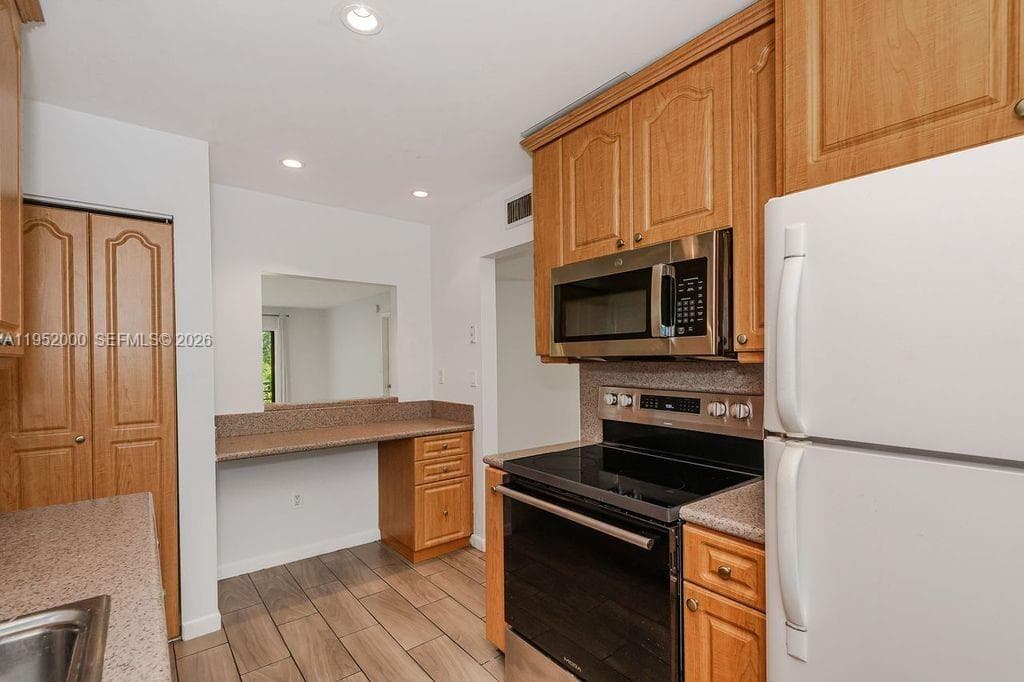 4111 Stirling Rd # 308, Dania Beach FL 33314 photo 4