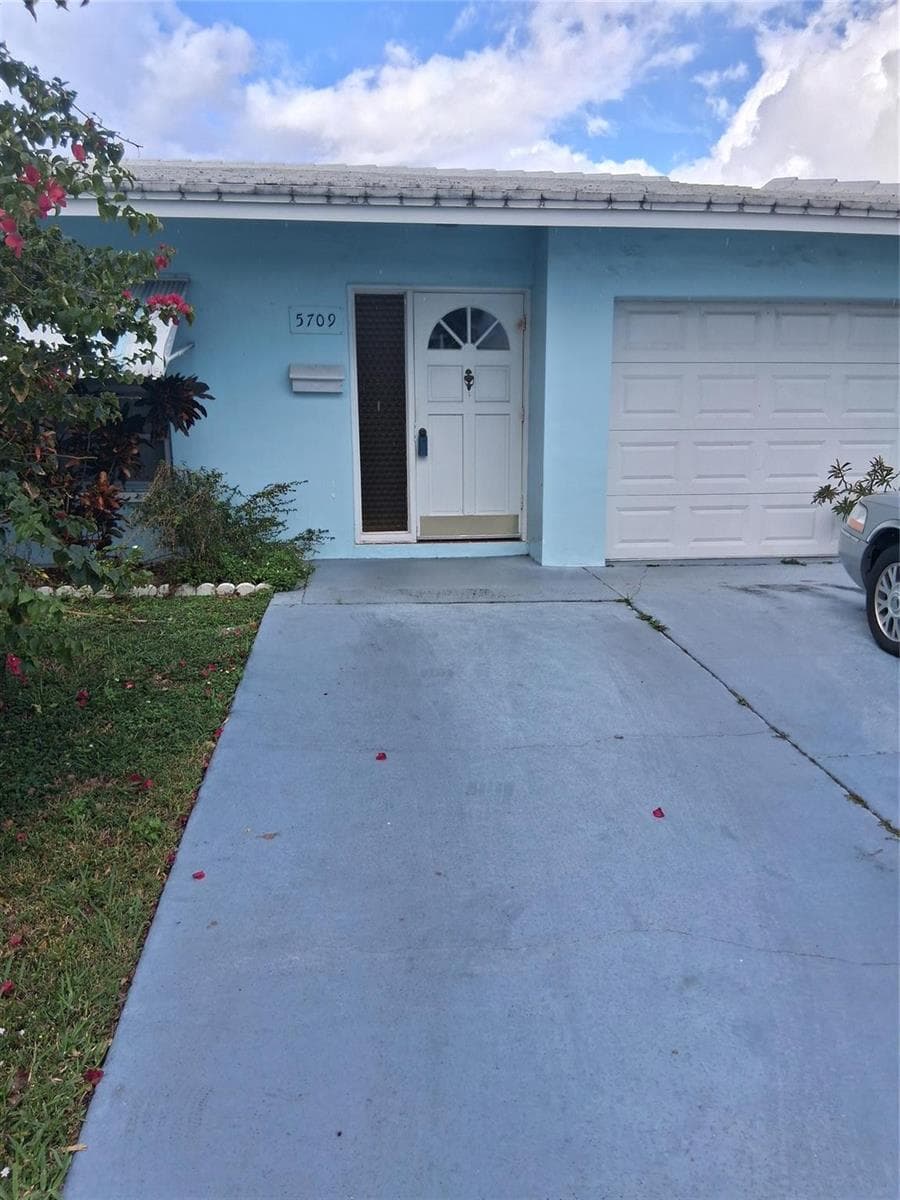 5709 NW 87th Avenue, Tamarac FL 33321