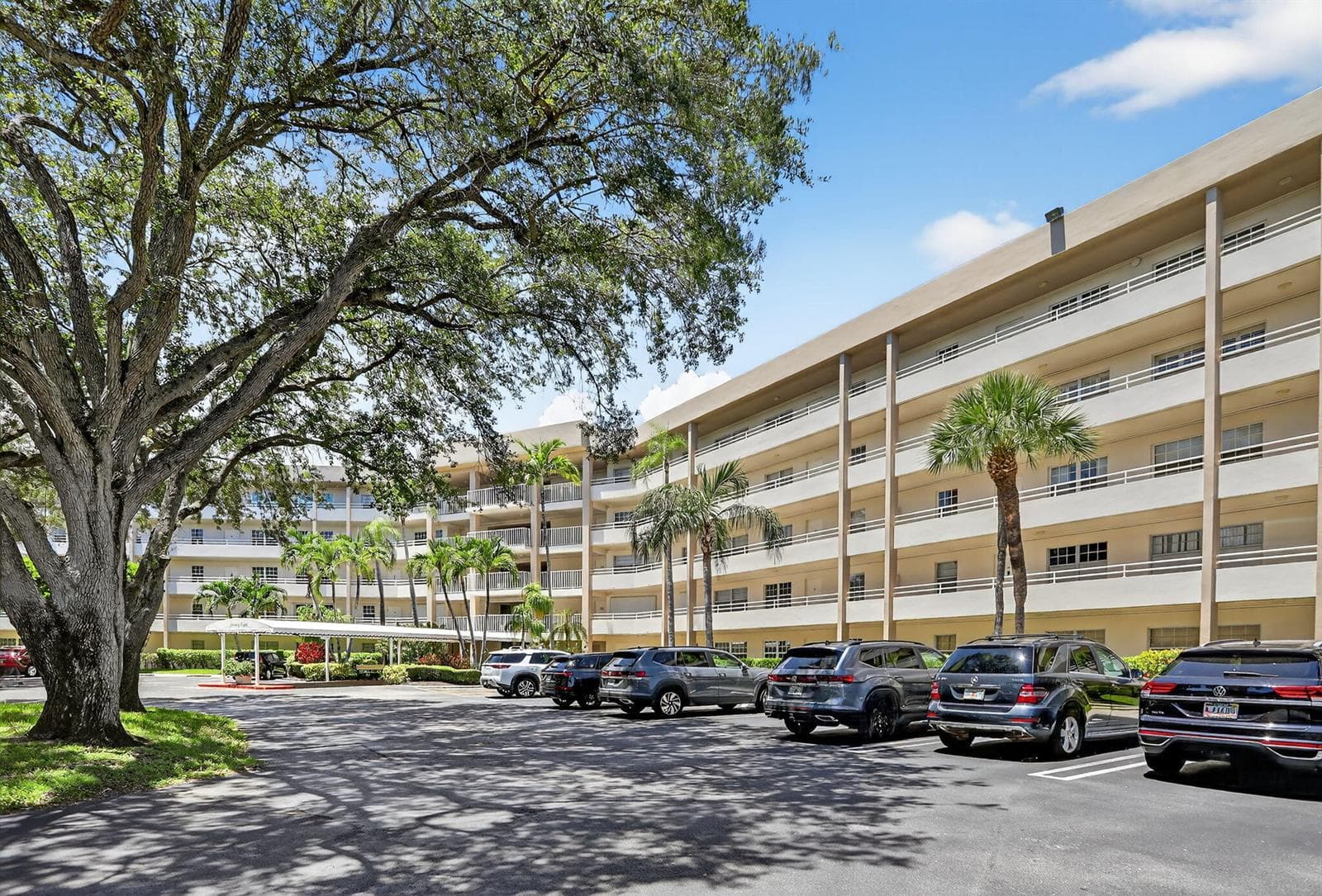 3960 Oaks Clubhouse Drive, Pompano Beach FL 33069 photo 3