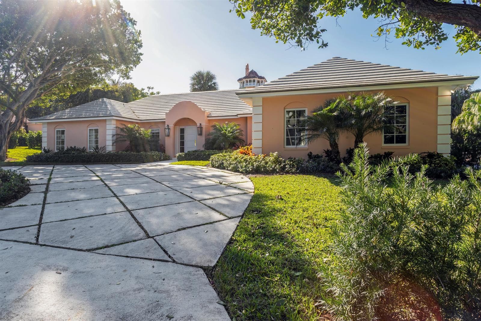 124 Woodbridge Road, Palm Beach FL 33480 photo 3