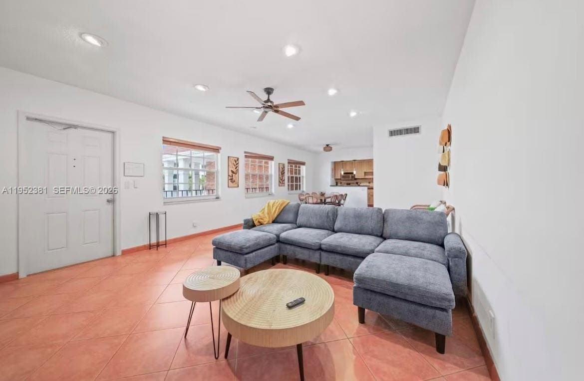 2424 NE 9th St # 307, Fort Lauderdale, FL 33304 photo 3