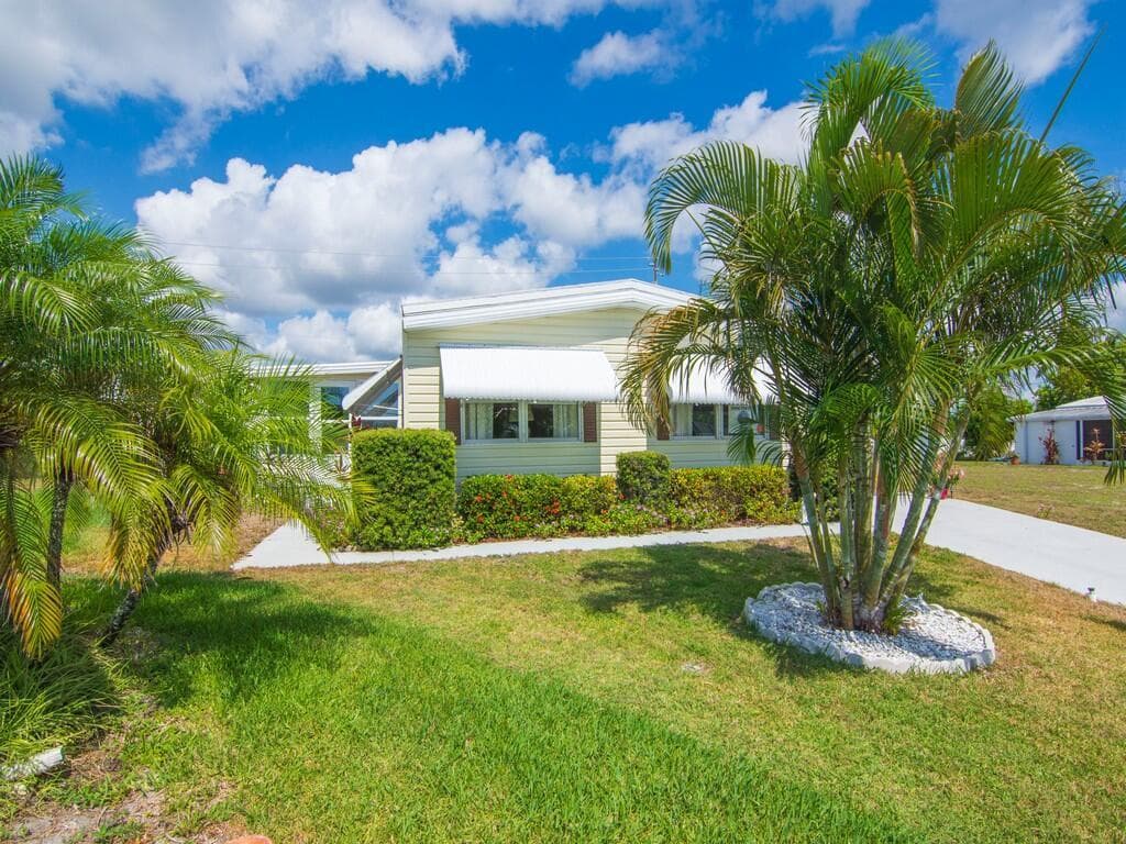 196 NE Emerald Drive, Jensen Beach FL 34957 photo 2