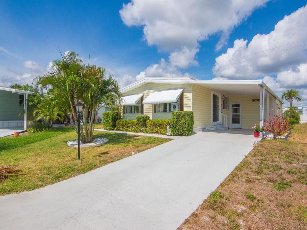 196 NE Emerald Drive, Jensen Beach FL 34957 photo 4