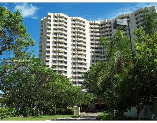 3300 NE 192nd St # 914, Aventura FL 33180