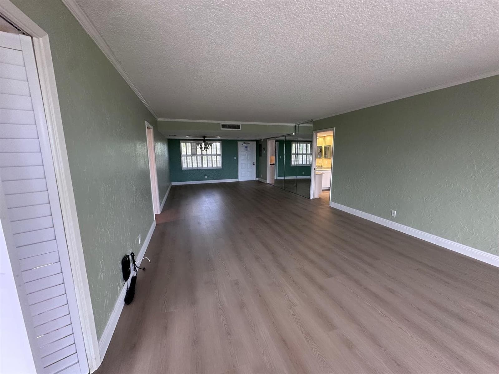 3850 Oaks Clubhouse Drive # 403, Pompano Beach FL 33069 photo 2