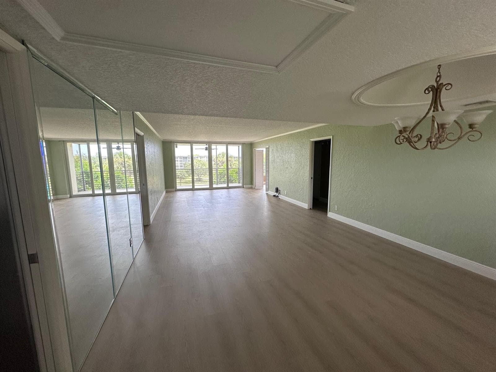 3850 Oaks Clubhouse Drive # 403, Pompano Beach FL 33069