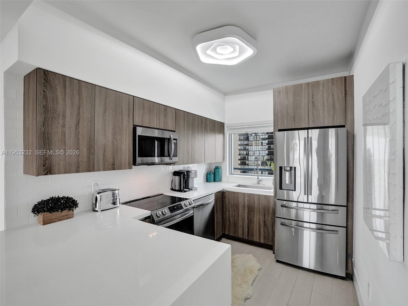 601 NE 36th St # 1003, Miami FL 33137 photo 3