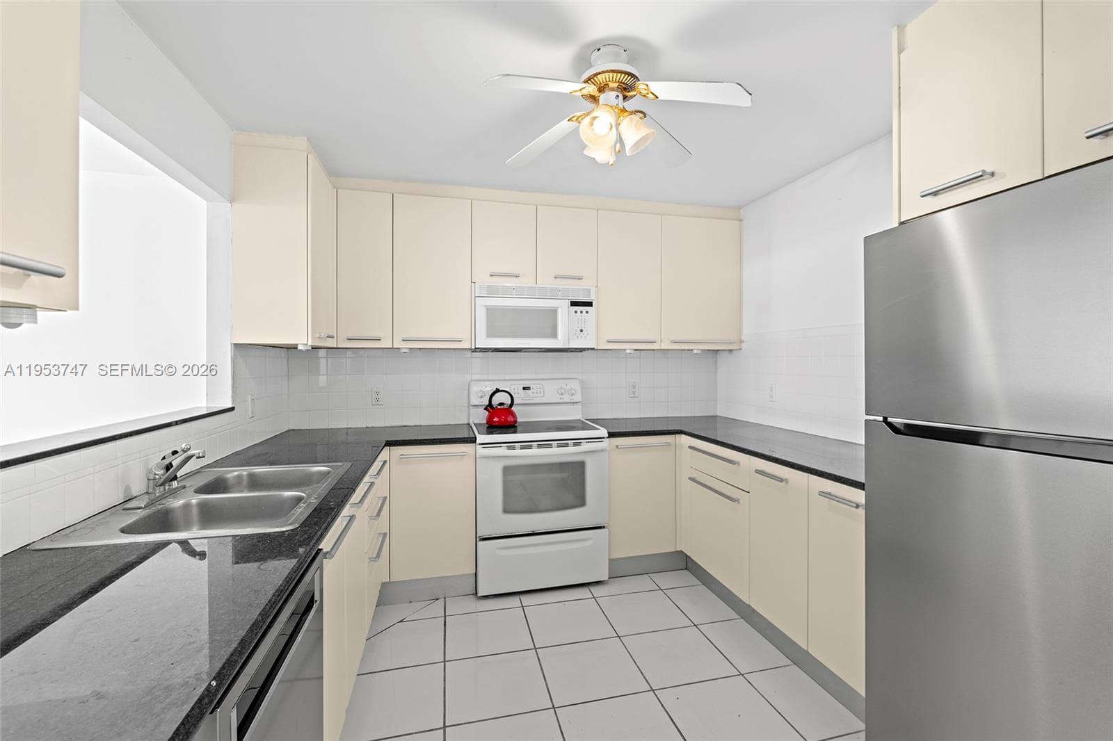 2780 NE 183rd St # 1911, Aventura FL 33160 photo 3