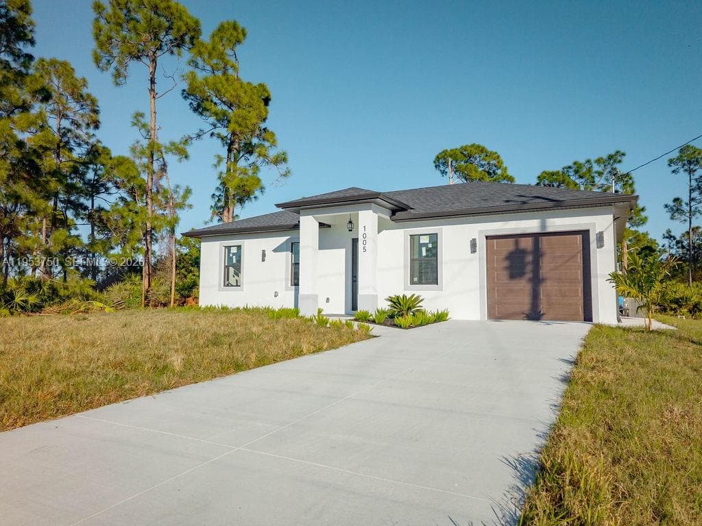 1005 Brenton Ave, Lehigh Acres FL 33974