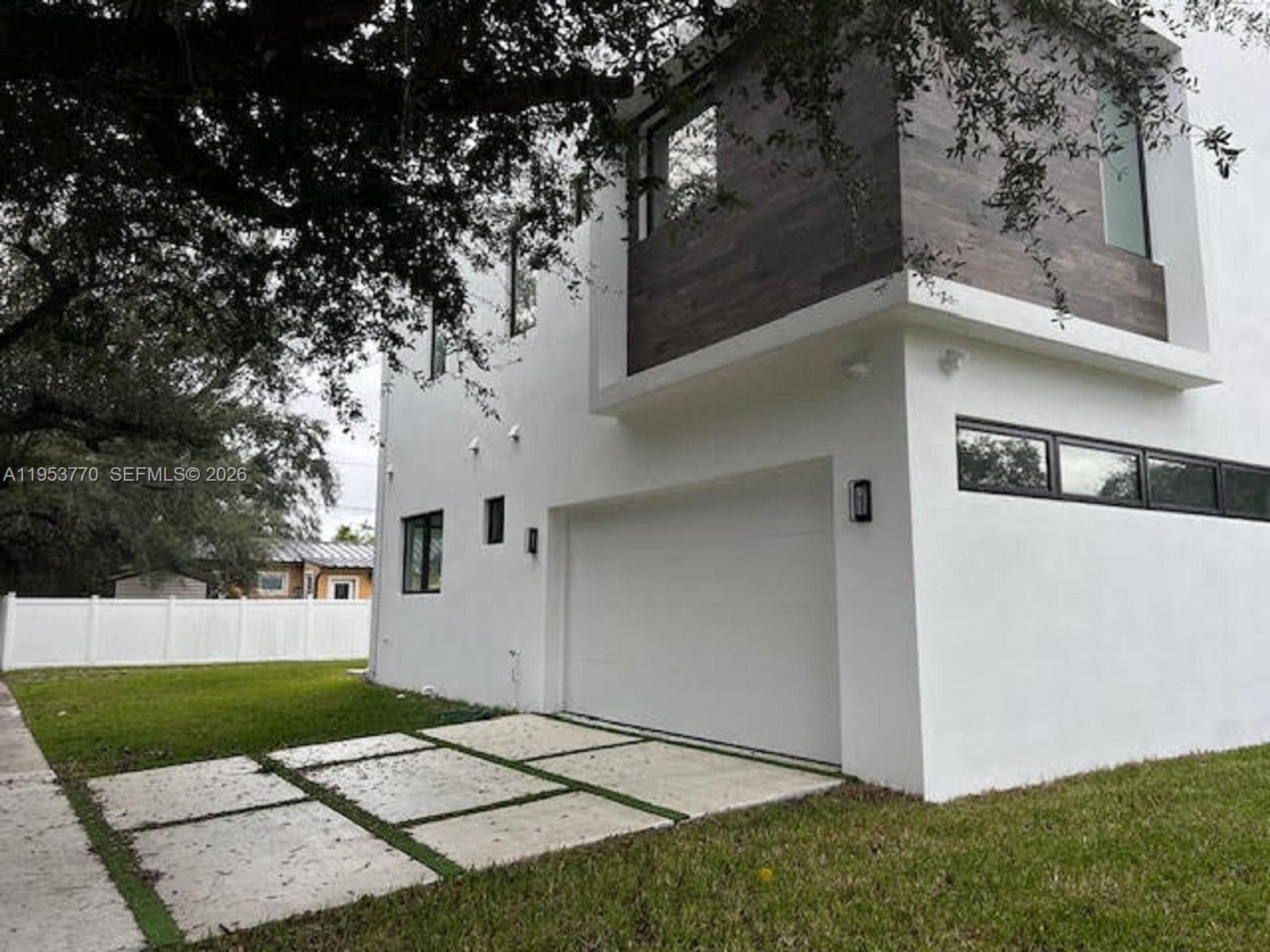 2 Hough Dr, Miami Springs FL 33166 photo 3