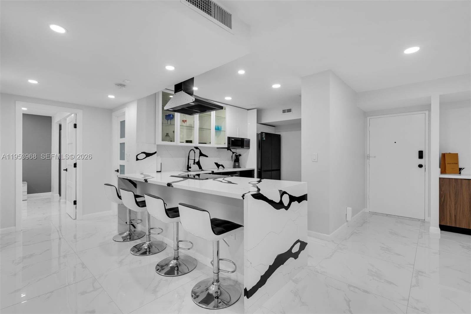 3800 Hillcrest Dr # 203, Hollywood FL 33021 photo 2