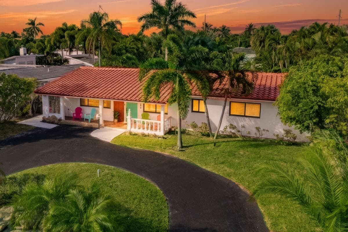245 N Tradewinds Avenue, Lauderdale By The Sea FL 33308 photo 2