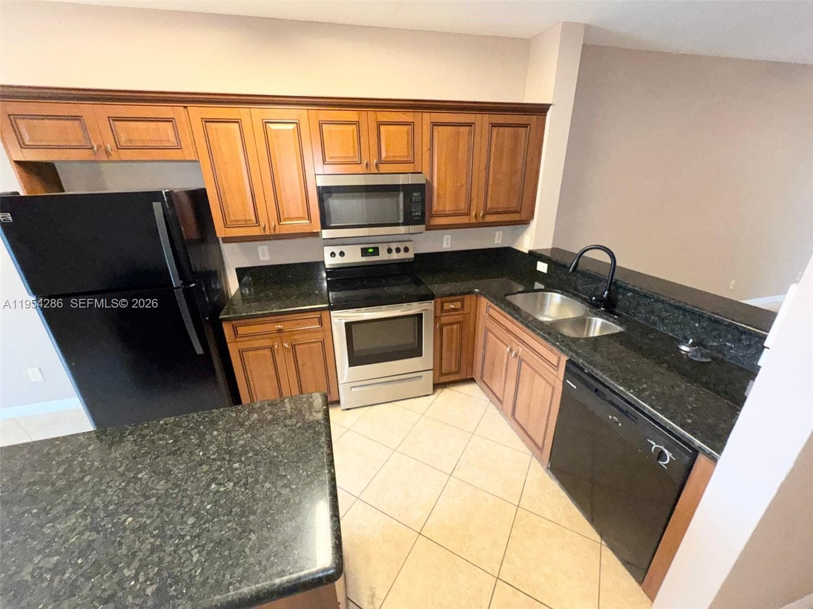 3622 Oleander Ter, Riviera Beach FL 33404 photo 4