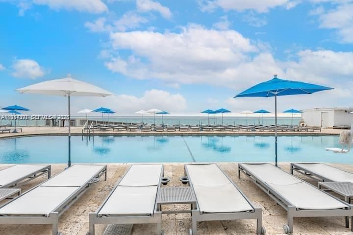 19201 Collins Ave # 436, Sunny Isles Beach FL 33160 photo 2