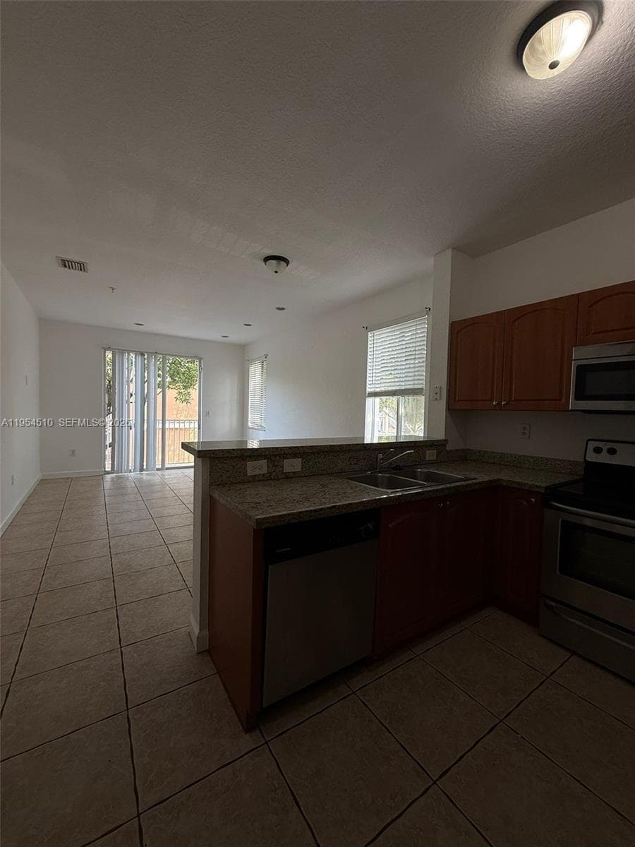 17640 NW 73rd Ave # 200-19, Hialeah FL 33015 photo 5