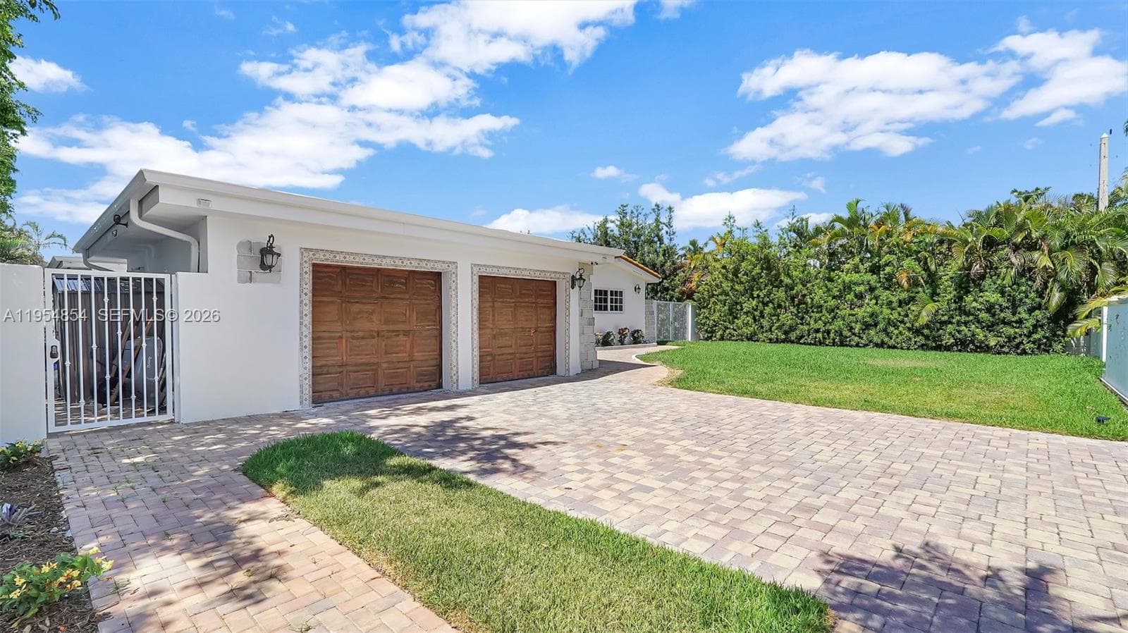 1311 Pierce St, Hollywood FL 33019 photo 2