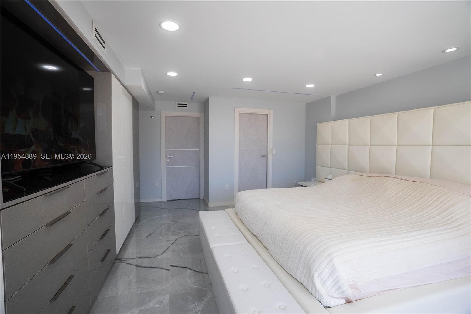 210 174th St # 309, Sunny Isles Beach FL 33160 photo 4