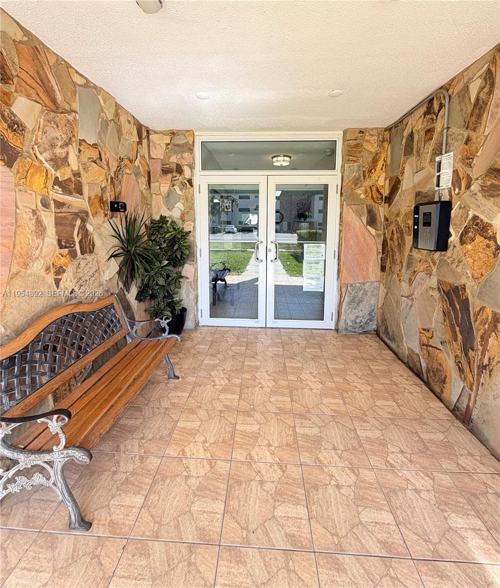 1425 Atlantic Shores Blvd # 209, Hallandale Beach FL 33009 photo 4