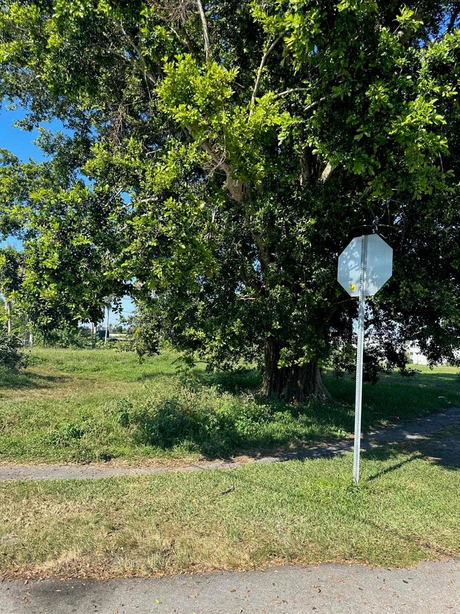 501 W Baines Terrace, Pahokee FL 33476 photo 4